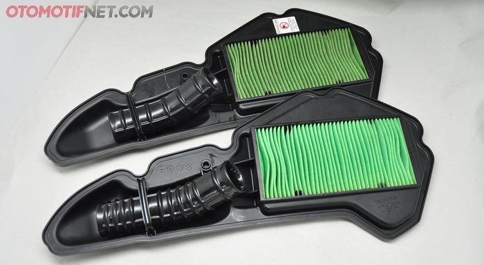 Atas punya PCX 150, sedang yang bawah filter udara ADV 150, beda pada belalai dan volume box udaranya