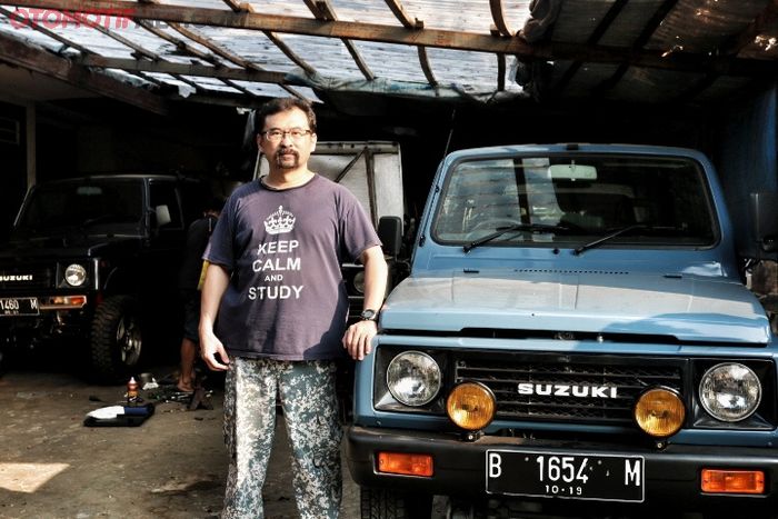 Dennis Emmanuel, punggawa Maniak Mesin Cilong (MMC) 4x4 di Pejaten, Jakarta Selatan.