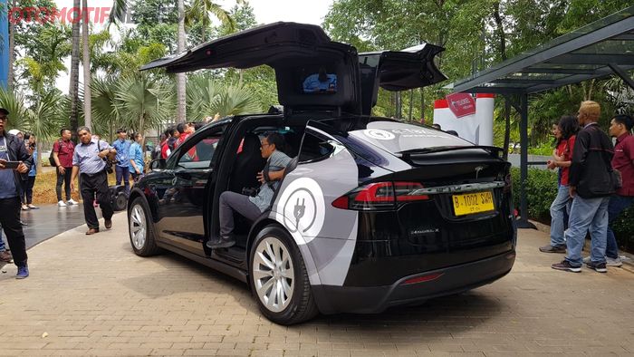 Tesla Model X 75D