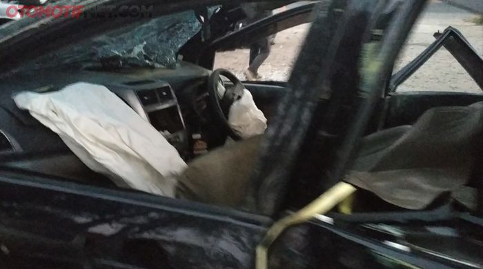 Bagian interior Toyota Avanza yang hancur akibat kecelakaan maut KM 91 Tol Cipularang.