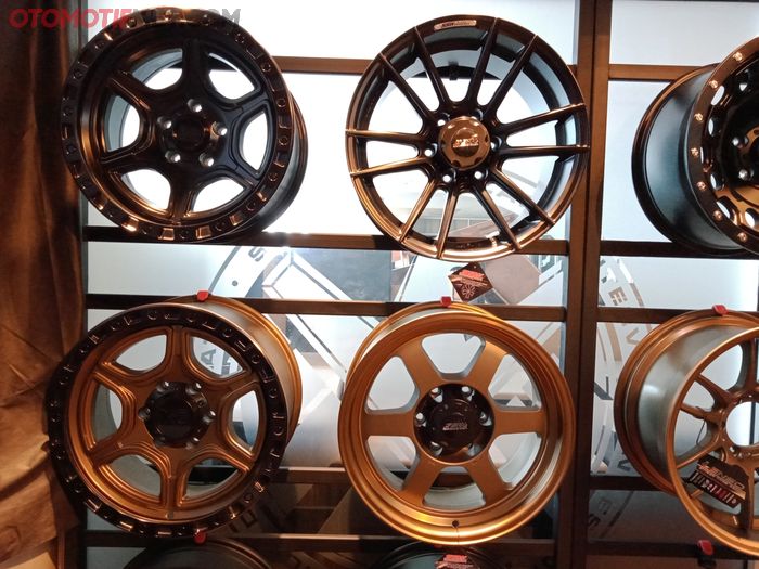 Pelek Lenso dan KMC XD Series buat Toyota Fortuner di Banteng Mas
