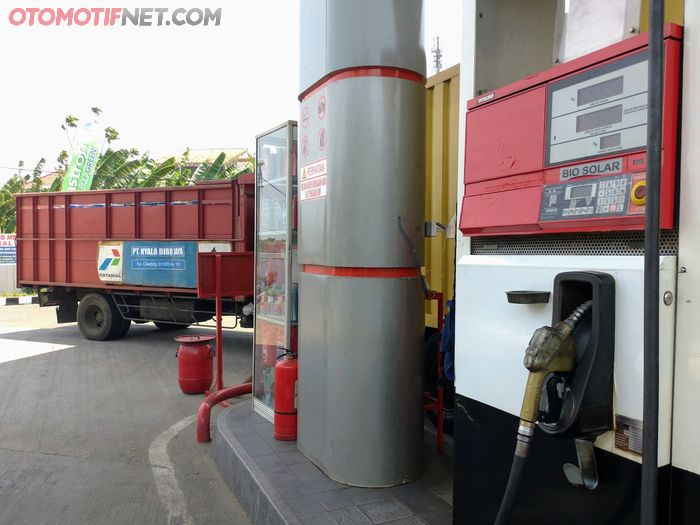 Ilustrasi pompa pengisian BBM Bio Solar di SPBU Pertamina.