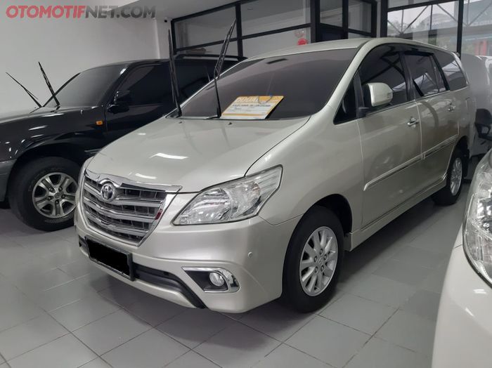 Ilutrasi Toyota Kijang Innova 2015