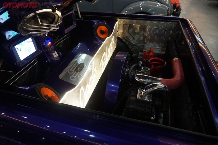 Bak belakang diisi mesin dan audio custom