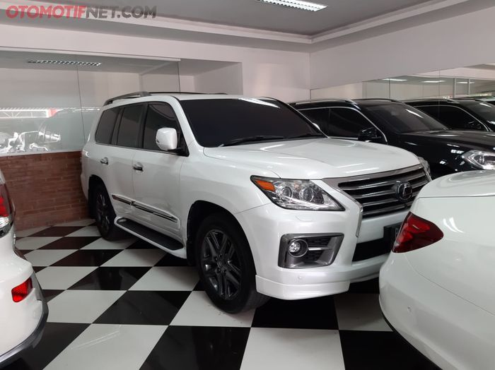 Lexus LX 570 F-Sport tahun 2014