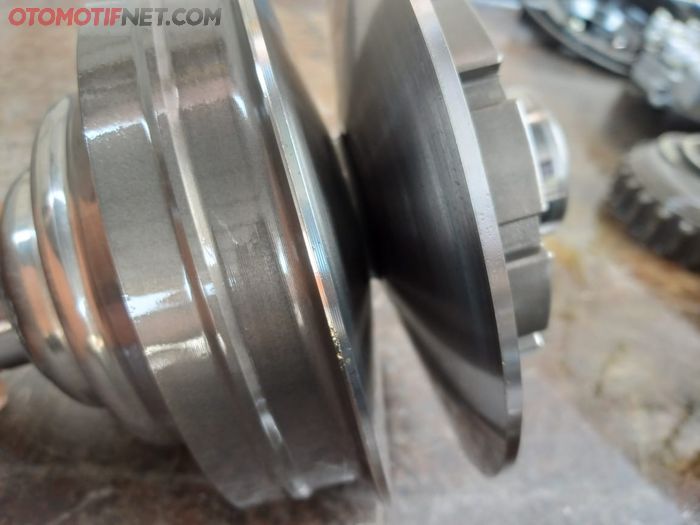 Oli transmisi matik CVT kotor dan berkurang bisa membuat pulley rusak