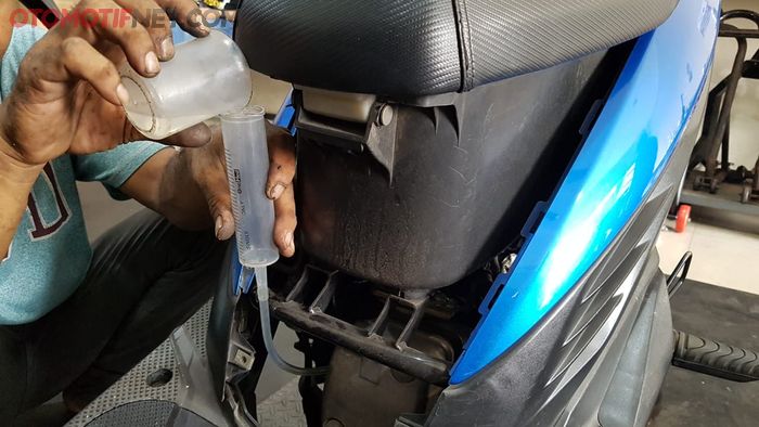 Servis carbon cleaner untuk membersihkan kerak di ruang bakar