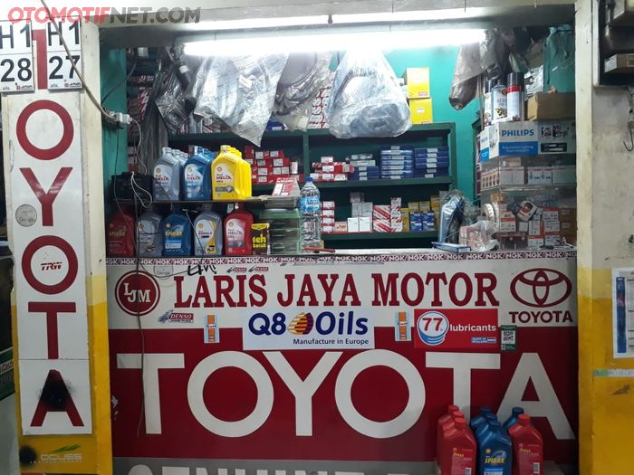 Bengkel Laris Jaya Motor di Pusat Otomotif Bintaro Trade Center (BTC).