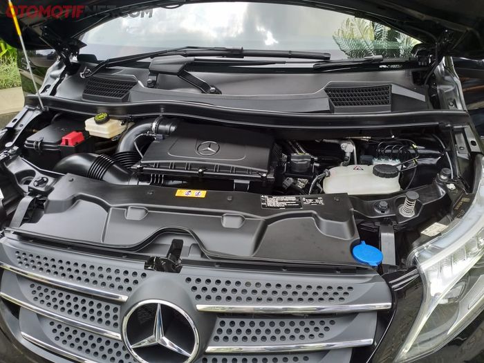 Bagian mesin Mercedes-Benz Vito