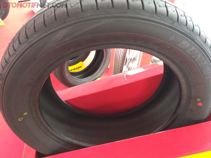 Titik merah dan titik kuning pada ban