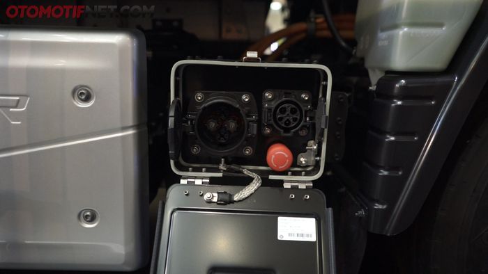 Soket Charger Baterai Truk Listrik Mitsubishi Fuso eCanter