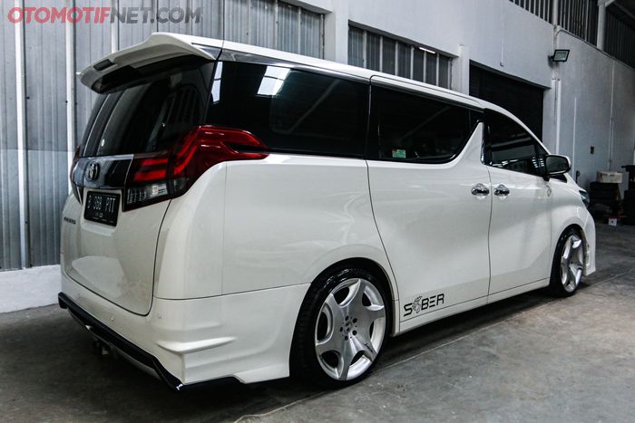 Toyota Alphard ganteng maksimal garapan Earth Auto Concept