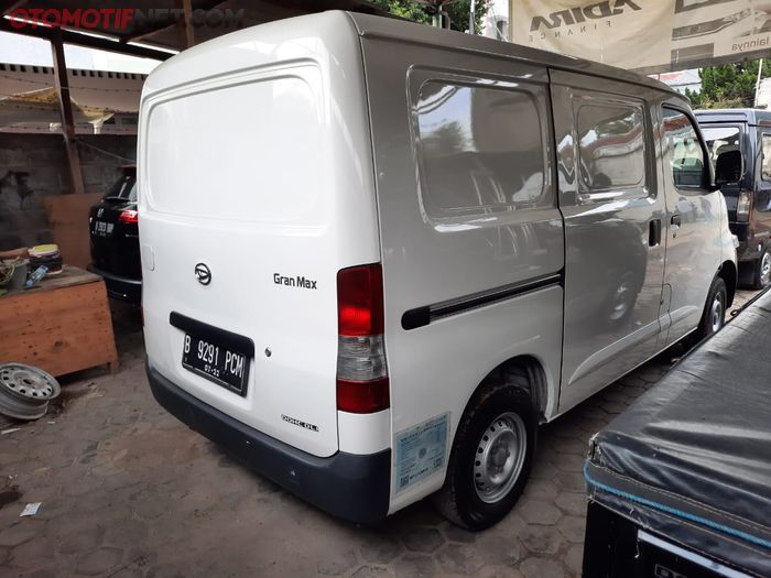 Daihatsu Gran Max Blind Van