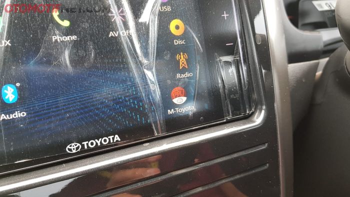 Slot USB dan AUX Head Unit Toyota Agya TRD S