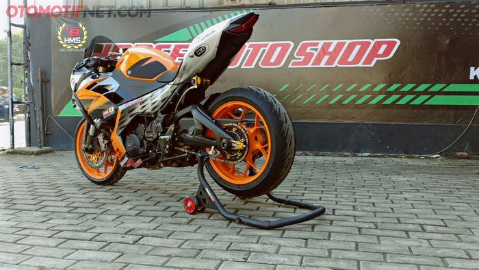 Modifikasi hedon Kawasaki Ninja 250 karya Horse Moto Shop