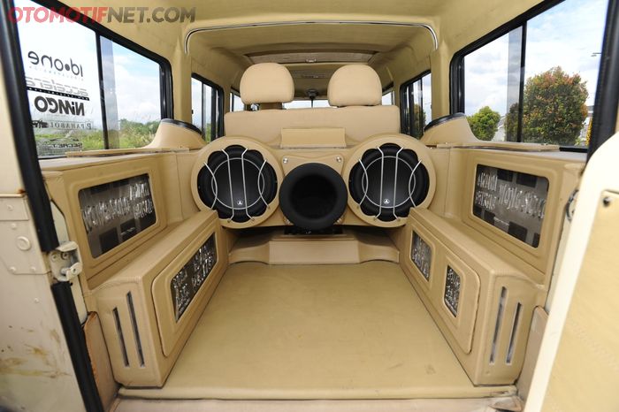 Kabin belakang Land Rover Defender 6 roda