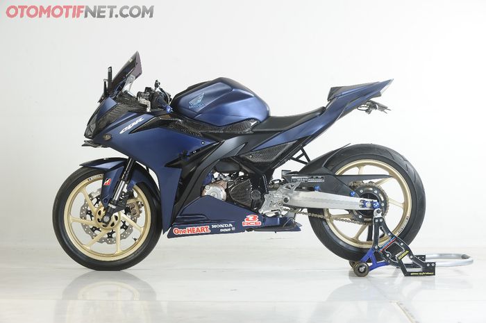 Meski swing arm CBR250RR 7 cm lebih panjang, tapi tampilannya tetap proporsional