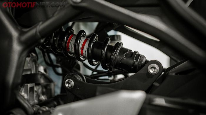 Suspensi belakang Kawasaki Ninja ZX-25R