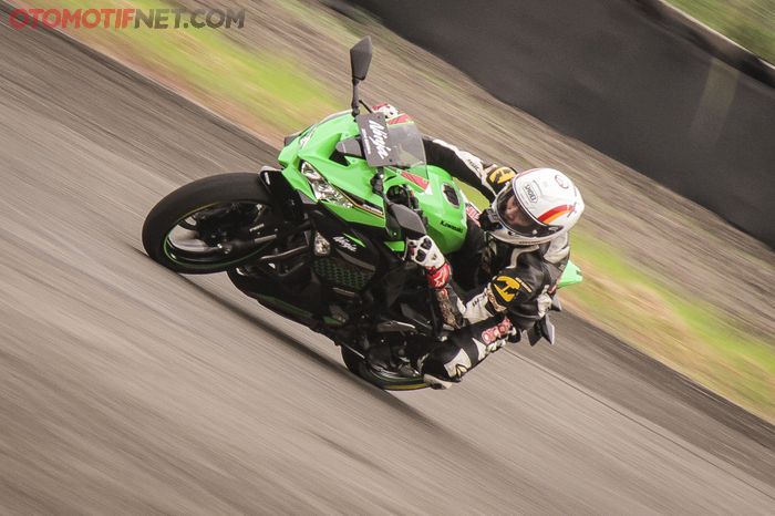 First ride Kawasaki Ninja ZX-25R di sirkuit Sentul