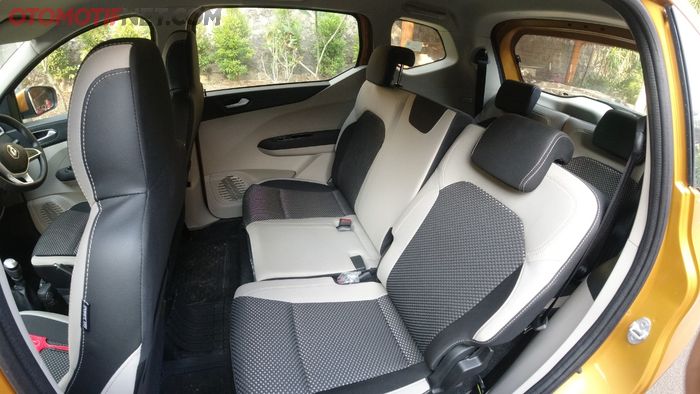 Interior Renault Triber RXZ M/T