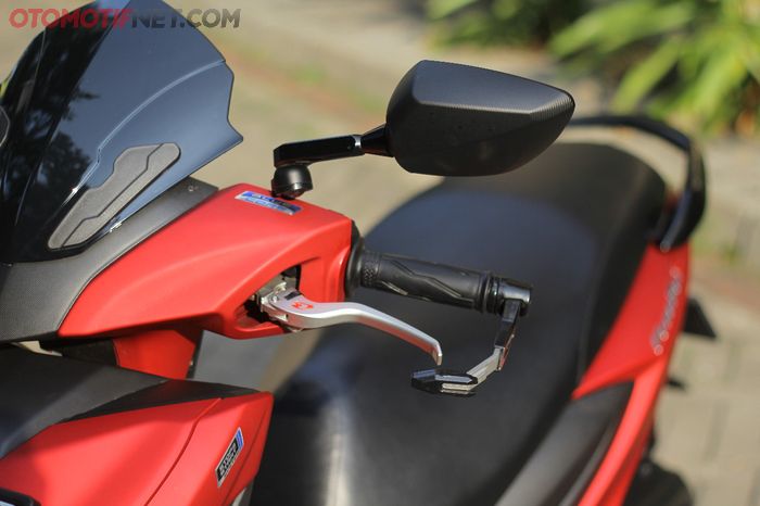 Handle rem pakai RCB yang lebih nyaman di tangan, sayang fitur smart lock jadi hilang