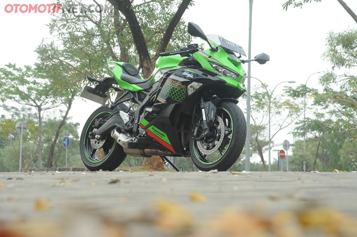 Test ride Kawasaki Ninja ZX-25R