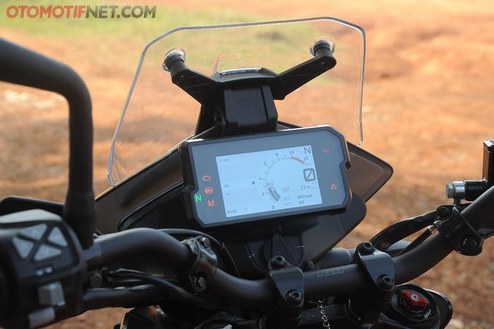 Spidometer TFT display 5 inci, informasi lengkap dan mampu tersambung dengan smartphone