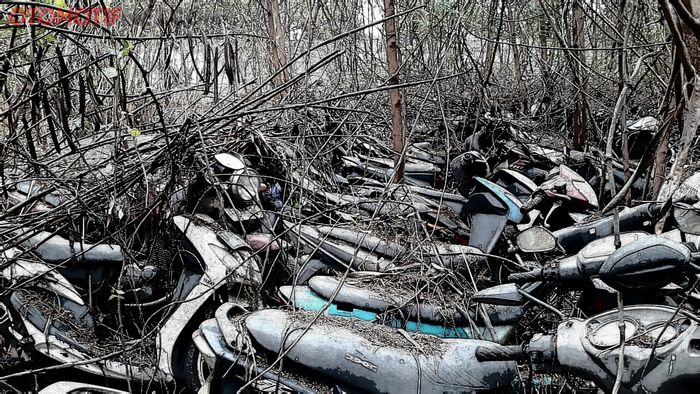 Ratusan bangkai motor berjejer di Kuburan motor Wangun Harja