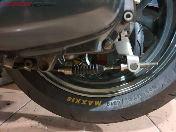 Biaya ganti kabel rem teromol Vespa matic di bengkel spesialis