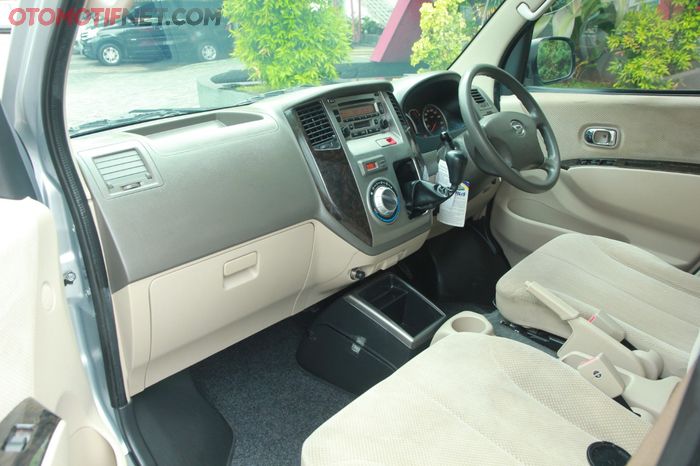 Interior Daihatsu Luxio 2009