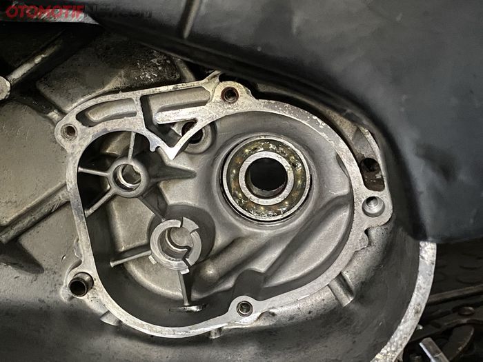 Setelah itu rumah bearing akan memuai dari bearing masuk dengan mudah, saat dingin akan merekat kencang dengan bearing