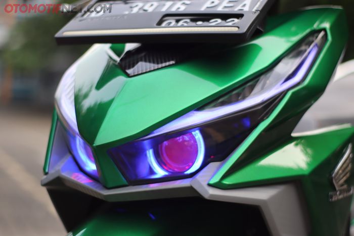 Headlamp Honda Vario 125 milik Gilang sudah diganti dengan HID projie.