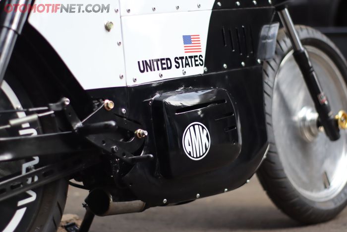 Bagian bodyworks dibuat sedemikian rupa hingga memunculkan kesan futuristik ala pesawat NASA.