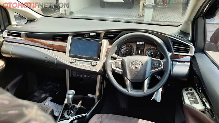 Interior New Kijang Innova V