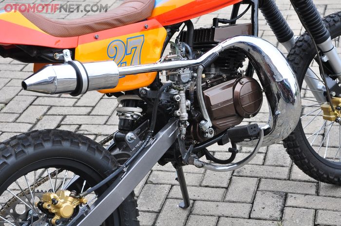 Knalpot custom model udang terpasang di Yamaha RX-S ini, finishingnya kinclong!
