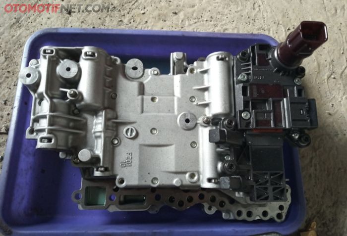 Modul transmisi set dengan valve control Mazda Biante