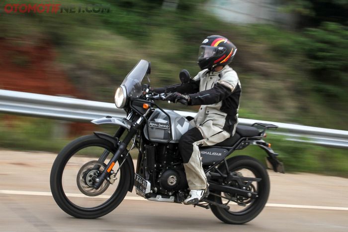 Royal Enfield Himalayan punya karakter tenaga yang smooth dan bermain di putaran rendah