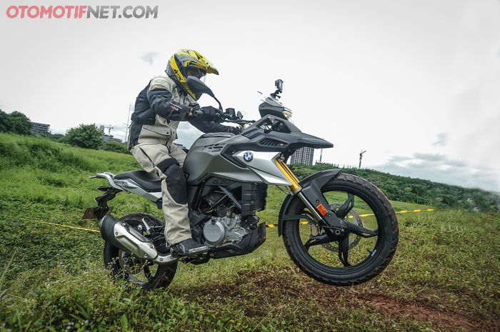 BMW G 310 GS punya karakter tenaganya yang sedang, tidak terlalu lemot tapi juga tidak terlalu bertenaga