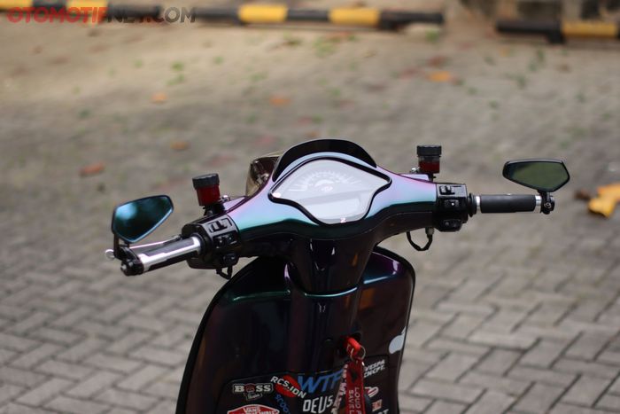 Sektor kemudi Vespa Sprint milik Noval.