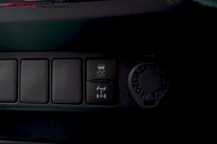 Tombol rear differential locker di Hilux