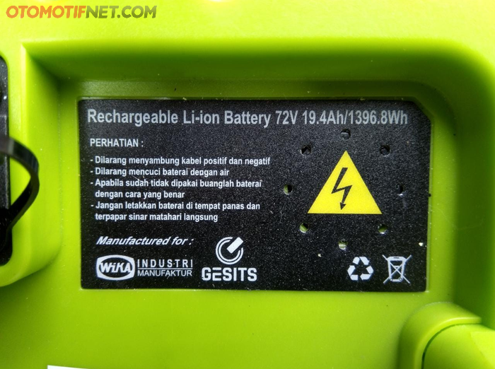 Gesits dibekali sebuah baterai  Li-ion 72 V, 19,4 Ah sebagai sumber dayanya