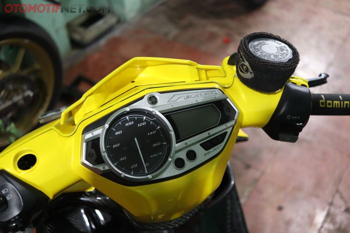 Area kokpit yang tampil rapi.