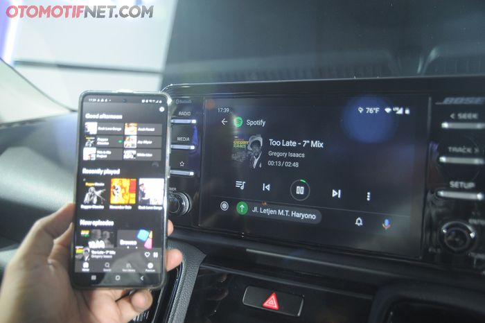Head unit 8 incinya punya fitur mirror link