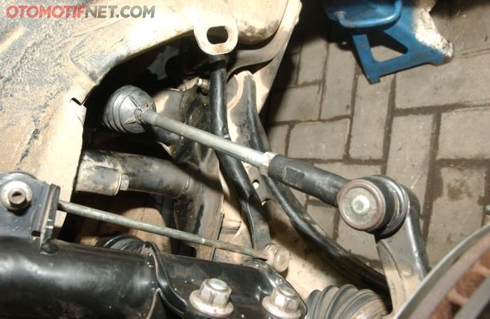 Ilustrasi komponen kaki-kaki mobil