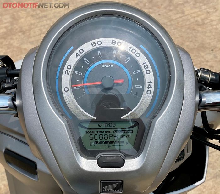 Speedometer All New Honda Scooby dilengkapi dengan berbagai informasi baru di layar digitalnya