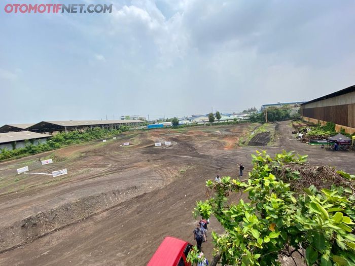 Lahan seluas 2 hektar di belakang pabrik  PT. Jakarta Kyoei Steel Works (JKSW) disulap menjadi sirkuit