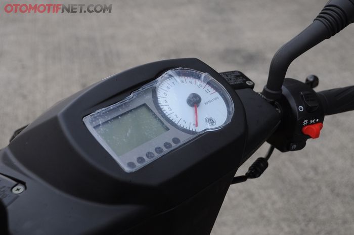 Spidometer Minerva GTR 170 perpaduan digital dan analog