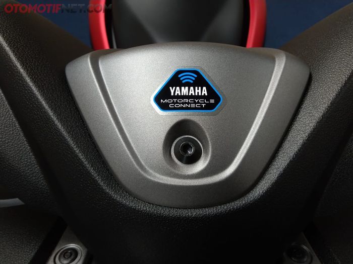 Ada logo Y-Connect, sebagai pembeda dari All New NMAX tipe Standar