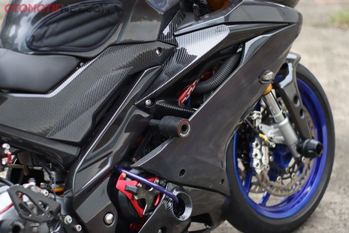 Modal Rp 3 jutaan bikin Yamaha R15 VVA bertampang Yamaha R6 pakai bodykit custom. 