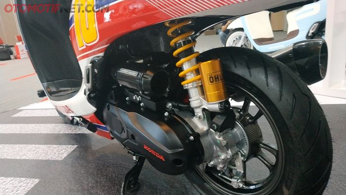 Suspensi belakang bawaan All New Scoopy diganti pakai Ohlins